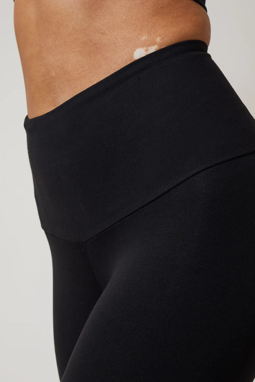 Extra Strong Compression Capri Black